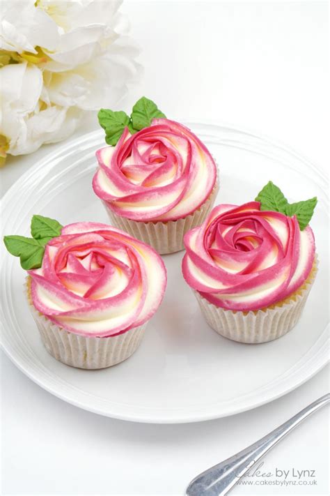 How To Pipe Two Tone Rose Cupcakes Cakes By Lynz