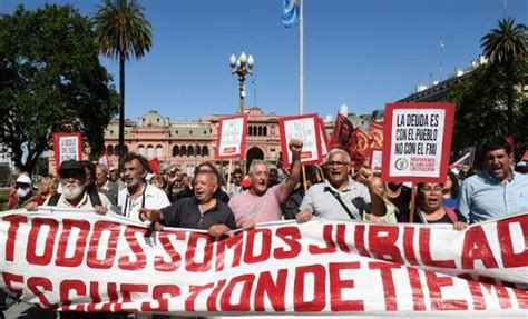 Proteste In Argentina Contro Il Decreto Di Deregulation Voluto Da