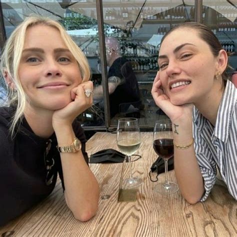 Claire Holt Phoebe Tonkin Perfect Place Places Women Lugares Woman