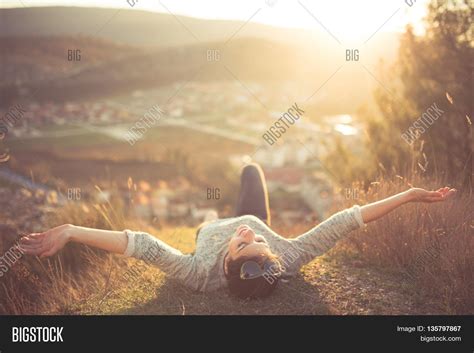 Imagen Y Foto Carefree Happy Prueba Gratis Bigstock