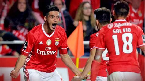 Ra L Jim Nez Anota De Palomita Y Benfica Gana El Cl Sico Al