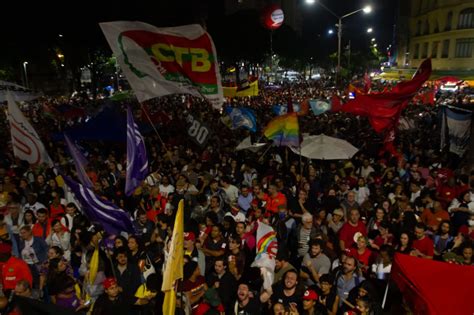 Manifestantes Protestam Na Cinel Ndia Contra Atos Antidemocr Ticos