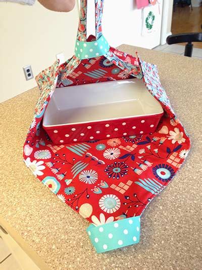 12 Casserole Carrier Patterns And Tutorials For Your Next Potluck ⋆ Hello Sewing