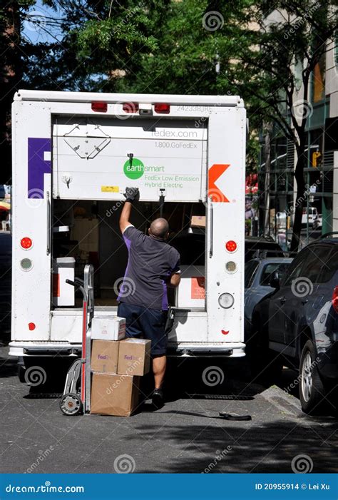 NYC: FEDEX Delivery Man And Truck Editorial Stock Image - Image: 20955914