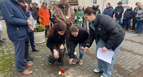 Stadt Bretten erneuert den Stolperstein für Mina Schabinger