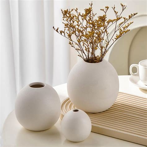 Amazon.com: White and Gold Vase,Hollow Ceramic Vase Set of 2, Round