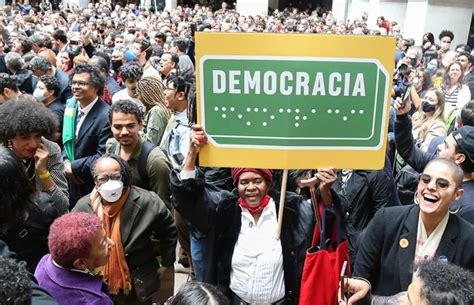 Apoio à democracia bate recorde 79 dos brasileiros a favor aponta