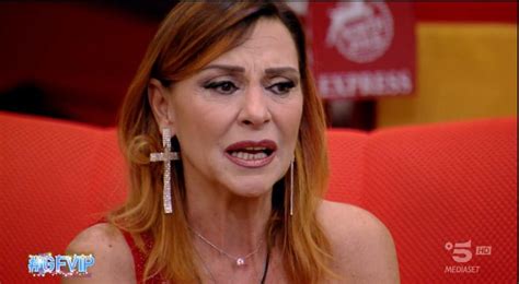 Patrizia Rossetti Abbandona Il GF Vip Non Sto Bene Ho Dolori Per