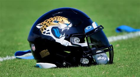 Breaking Jaguars Star Ot Cam Robinson Suspended By Nfl