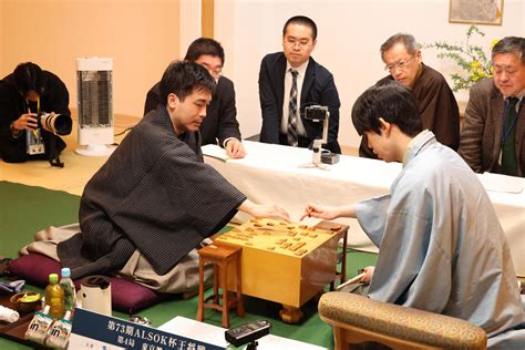 【王将戦】藤井聡太8冠、師匠も驚く超速「進化」タイトル戦20連覇に「まさに無双状態」の声も 社会写真ニュース 日刊スポーツ