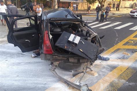 Dois Morrem Ap S Carro Derrubar Poste Na Zona Leste De Sp Veja V Deo