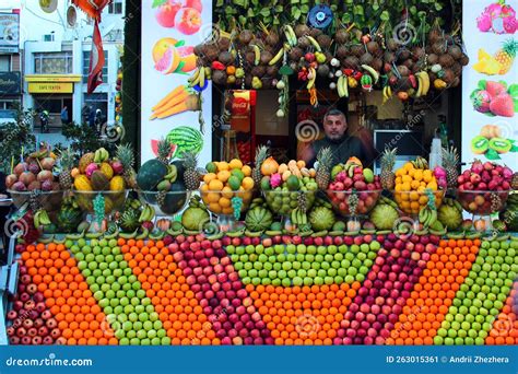 Antalya Turkey 11 De Febrero De 2022 Montones De Frutas Frescas