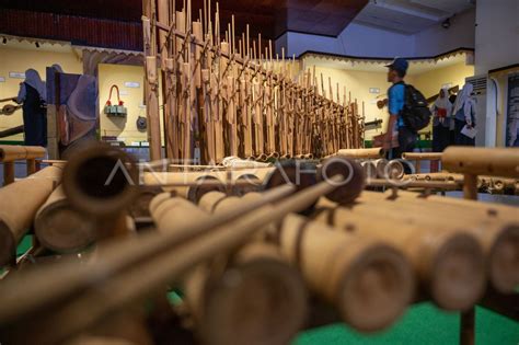 Pameran Alat Musik Tradisional Nusantara Antara Foto