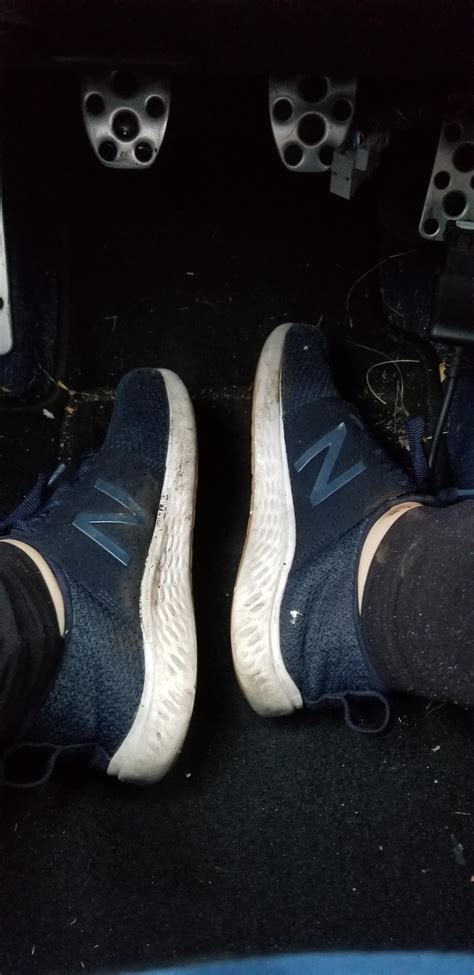My feet stink through my shoes so badd : u/soxxxymechanic