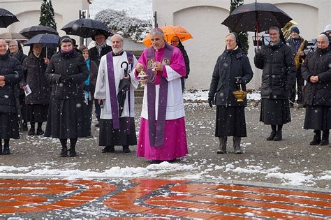 Kloster Reute Einweihung Aussegnung Und Friedhof