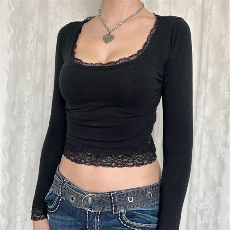 Dainty Black Hollister Vampire Girlfriend Cropped Long Sleeve With Lace