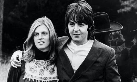 Paul McCartney And His Daughters Celebrate Linda McCartney With New ...