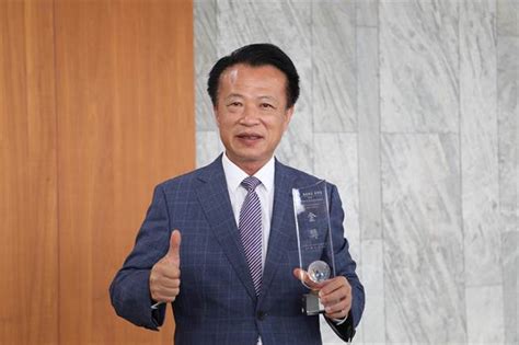 翁章梁施政滿意度 獲金獎肯定 感謝縣民和團隊 政治 中時