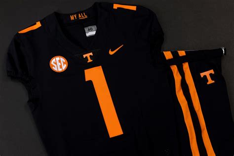 Tennessee Football wears all-black uniforms against Kentucky ...