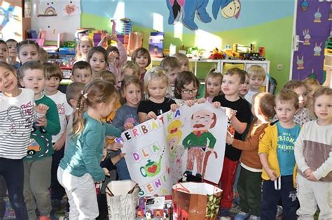 Upominki i życzenia od przedszkolaków Dom Pomocy Społecznej w