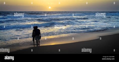 Silhouette Of A Couple At Beach Stock Photo - Alamy