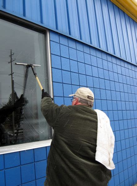 Get Professional Commercial Window Washing