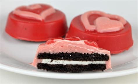 pink chocolate covered oreos | Oreo cookies dipped, Creative baking ...