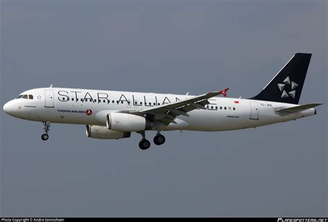 TC JPE Turkish Airlines Airbus A320 232 Photo by Andre Sönnichsen ID