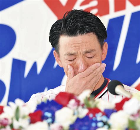 ヤクルト・嶋が涙の引退会見、プロ野球人生で一番の衝撃は「星野監督に初めて会った時の恐怖心」：中日スポーツ・東京中日スポーツ