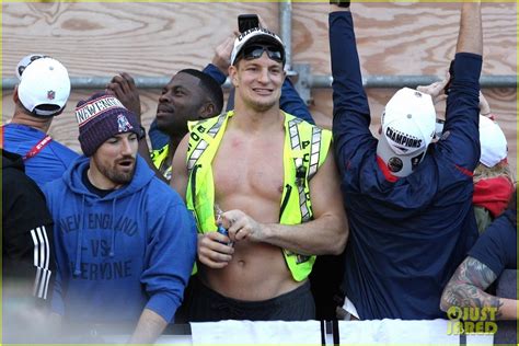 Patriots Rob Gronkowski Strips Down To Show His Abs During Super Bowl