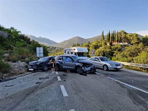 Slobodna Dalmacija Teška prometna nesreća tri automobila na