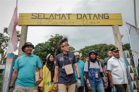 Kunjungi Papua Barat Sandiaga Uno Desa Wisata Kampung Ugar Kaya