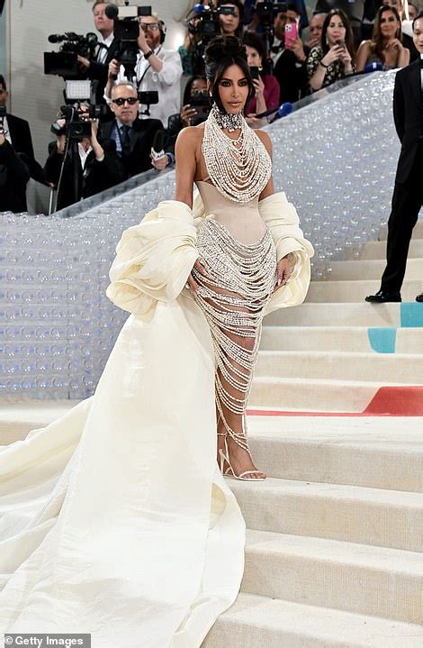 Met Gala 2023 Kim Kardashian Covers Her Bare Bust With Pearl Necklaces