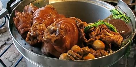 Pork Knuckle Recipe - Braised Overnight Pork Trotter! - 3thanWong