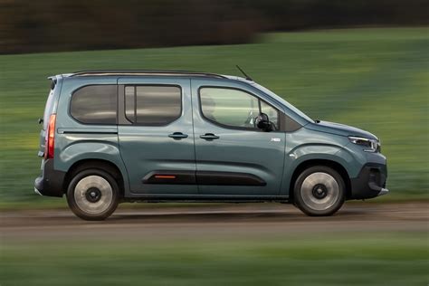 Specifications Citroën Berlingo 2025 XL 1 5L BlueHDi 130 PS manual