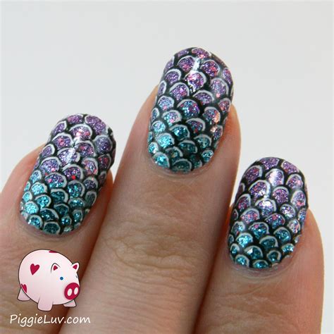 PiggieLuv: Mermaid / fish scales nail art