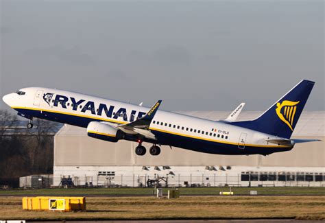 EI DLD RyanAir Boeing 737 800 By Lucas Wu AeroXplorer Photo Database