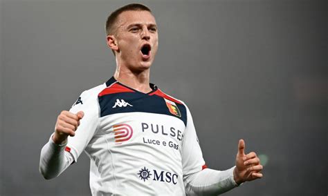 Va Al Genoa In Cambio Di Gudmundsson Pazza Inter