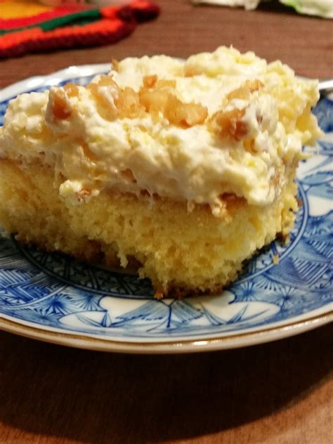 Hawaiian Pineapple Delight Cake