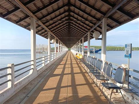 Klong Jilad Pier Walker Thailand