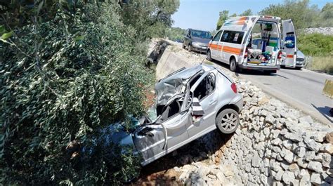 Pauroso Incidente Sulla Ostuni Martina Franca Auto Si Ribalta Un Ferito