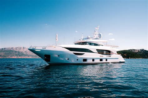 Bella Vita Yacht Charter Details Benetti Charterworld Luxury Superyachts