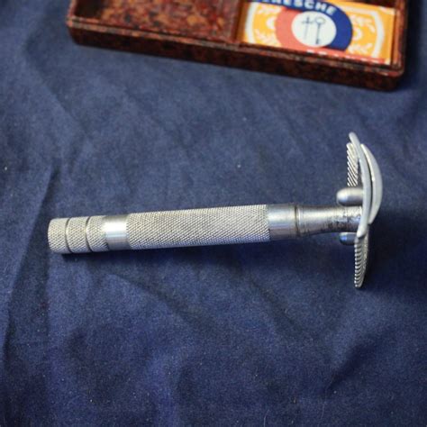 Vintage Leresche Safety Razor In Bakelite Case Darwin Shaving