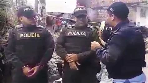 En video Capturan a dos policías en Medellín por presunta extorsión