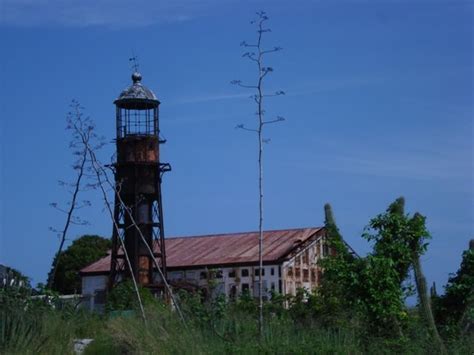 Lugar (Place) – Faro de la Isla de la Mona (Mona Island Lighthouse) – Vida en (Life In) Puerto Rico