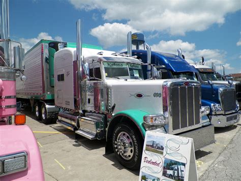 Semitrckn Peterbilt Custom With Matchin Reefer