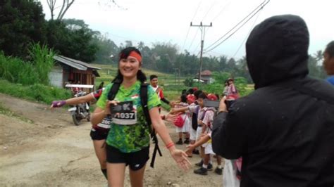 Ini Cara Murid SD Toraja Utara Semangati Pelari Toraja Marathon