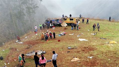 Decenas De Fallecidos Y 40 Heridos Deja Choque De ómnibus Al Sur De