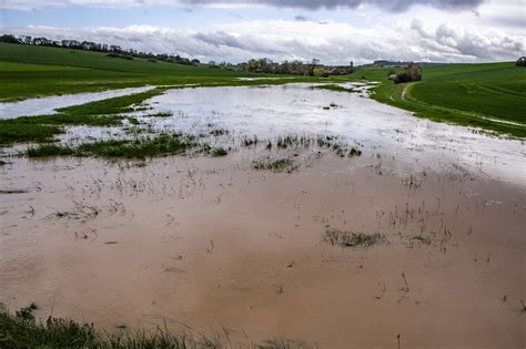 Unwetter Im Saarland Starkregen Sorgt F R Berflutete Stra En Und Felder