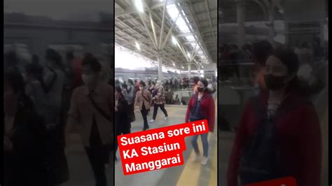 SUASANA STASIUN KA MANGGARAI DI WAKTU PULANG KERJA JAM 17 40 KERERA